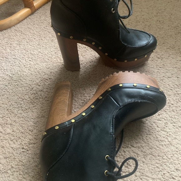 Platforms with rivets - Picture 2 of 7